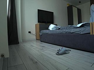 Tajny analny romans żony z współlokatorem prawie odkryty przez męża