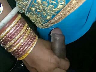 Desi gau ki barati me maal ko ghori banakar anal chudai kiya