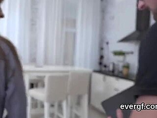 Am lăsat prietenul meu pofticios să o fută pe iubita mea pentru bani, dar s-a simțit atât de greșit!