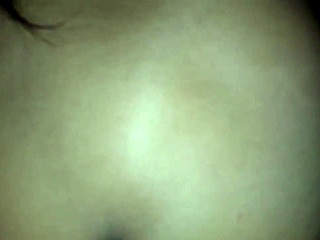 Me cojo a una putita en el pozo del pueblo con errores en el habla