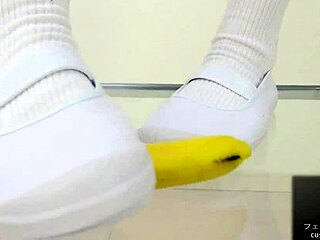 Food crush fetish girl crushes a banana