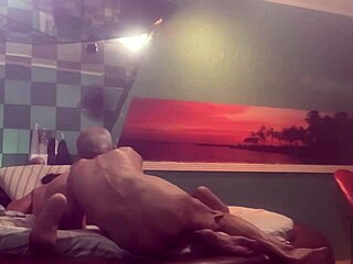 カップルが前後アナルセックス交互挿入