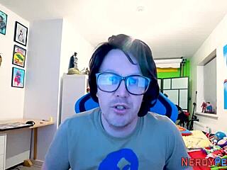 Amatoriale troia ingannata a fare pompini e facciali a nerd britannici nella sua prima volta reale