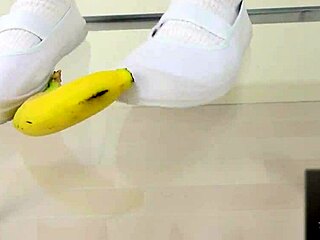 Food crush fetish girl crushes a banana