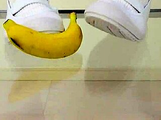 Food crush fetish girl crushes a banana