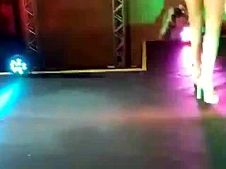 Latina With Big Tits And Ass In Usa Desfile!