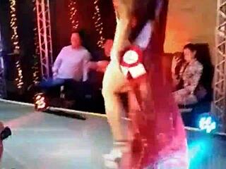 Latina With Big Tits And Ass In Usa Desfile!