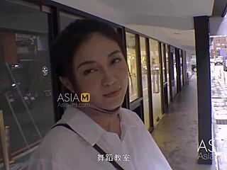 Modelmedia Asia: Pickup jalanan dengan Song Nan Yi menggoda