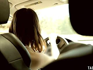 Stiefdochter tiener hunkert naar papa's harde pik in haar strakke natte kut