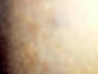 嘿，想和我一起尝尝这个美味的丰满美女吗？