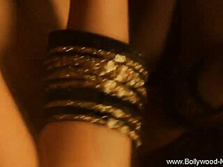 seductress indian milf performing striptease dance