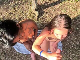 Wald-FFM-Dreier mit Freund und indischer Schlampe beim Schwanz-Reiten