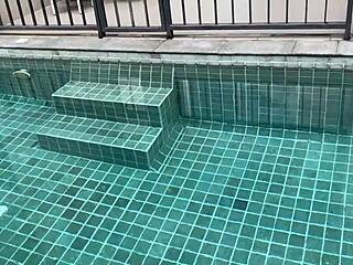 그녀 창문으로 몰래 들어가 쉬는 그녀 발견하고 그냥 세게 박았어