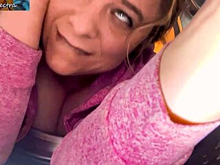 แม่เลี้ยงติดเครื่องซักผ้า รับควยใหญ่ในทั้งสองรูเพื่อความลับ