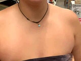 Latina horny ditangkap dengan kontol monster di kedai. Dia tak boleh tahan thrill awam!