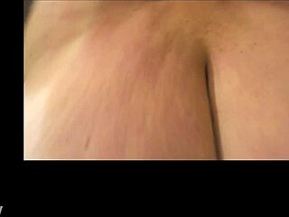 Ragazza carina con tette enormi 😍