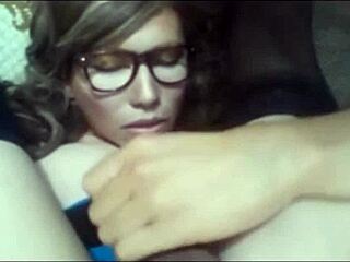 Uhm, questa trans è venuta sui suoi occhiali!