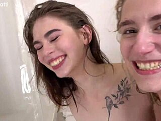 Bella Tornado i Anastasia Mistress - sikanie w dupę i usta - mocny anal mokry