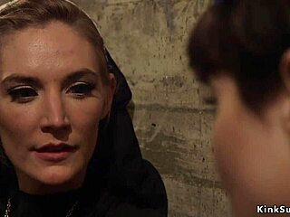 Лесбиянка монашка хлещет грешницу в интенсивной сессии доминации сегодня