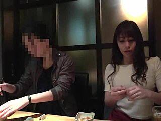 Japońska gospodyni domowa uwiedziona na mixerze na surowe creampie i tryski