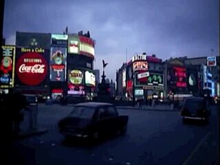 Vintage foursome på Euston Station London med hårige europæere 😏