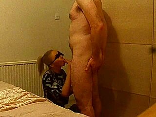 Blonde kecil 18+ ni suck dan ride?