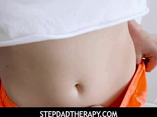 스텝대드 테라피 - 틴 스텝도터 사하라 스카이가 스텝대드 제이 록스 손가락으로 오르가즘 POV