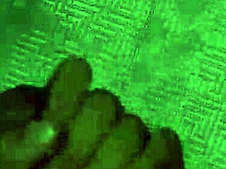 עוזרת בית מדהימה לוקחת חזק בשלישייה