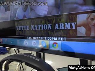 Lesbienele Vicky Vette și Lexi Luna se dezlănțuie cu vibratoare pe clitorisuri