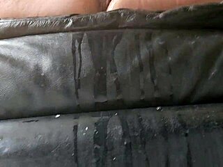 为什么这个成熟拉丁女的湿穴让我疯狂