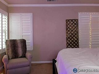 Blonde milf Jess Ryan on live cam