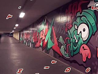 Csintalan formás német szőke leggingsben felszedve duci POV randira