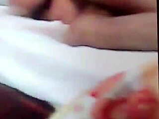 Mă joc cu prietena nouă în Asia