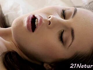 Miluju ježdění na kuraci v elegantním eurosexu