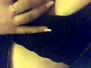 Enormes senos de una chica en masaje sensual