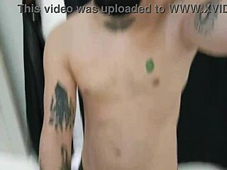 Завареният ми брат ме снима как ме чукат с масивния му кур.