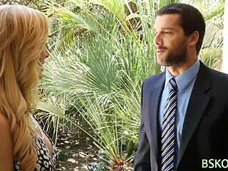 Cherie Deville ครองเกมขณะขย่มควยหนักๆ