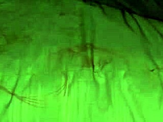 Kenapa roommate sexy saya pancut kuat dari jari saya malam sejuk itu?