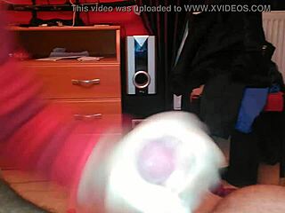 Amateur Handjob Leading To Cumshot Video 20141101