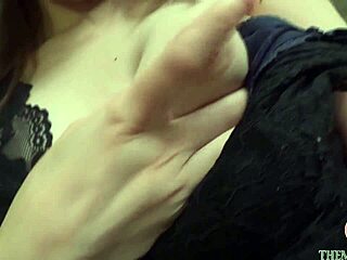 육즙 보지에 강렬한 핑거링, 에로틱 포즈 셀카!