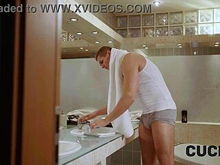 Cuck4k mete a amigo en escena salvaje de cornudo