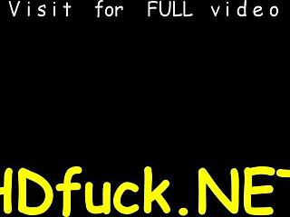 Момче блъска пенис в сочна тесна дупка