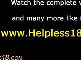 Млада аутостоперка 18+ добија дубоко грло и жестоко јебање напољу од типа у пикапу у дивљој фетиш сцени