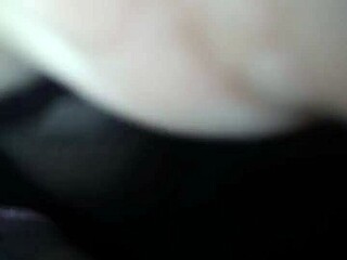 Muls provocator de pulă de la tânără cu atingere moale