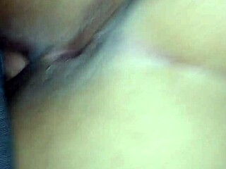 Daisy ohnutá v doggystyle polohe