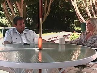 Liderlig efter bad, vil du se mig ride cowgirl hårdt?