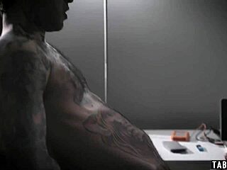 Veliäiti anelee velipuolta ottamaan tiukan anaalipaikkakunnat