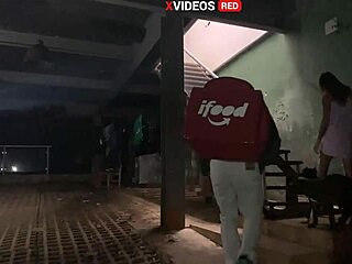 Novinha Gets Pizza Guy In Towel Facial!