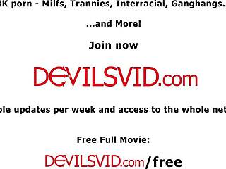 Γεμάτη MILF γαμάται από μαύρο γίγαντα ενώ ο άντρας της βλέπει. Σοκαριστική interracial υπόθεση πιάστηκε στην κάμερα!