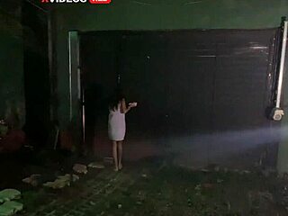 Novinha Gets Pizza Guy In Towel Facial!